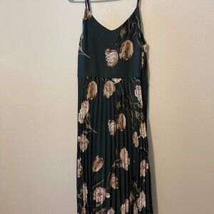 Green midi dress with floral design